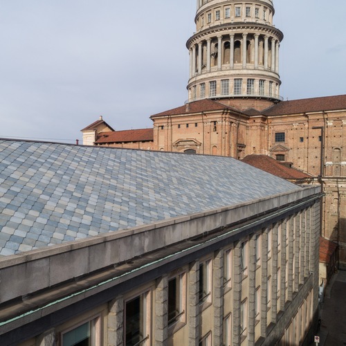 Restauration d'une toiture de la Banque de Novara à Novara - Italie